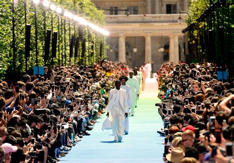 louis vuitton ss19 show|louis vuitton fashion show paris.